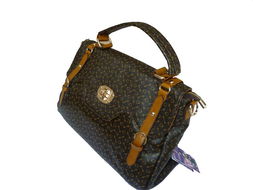 足不出户，精品上门 全新鞋帽箱包，尊享市内直达服务